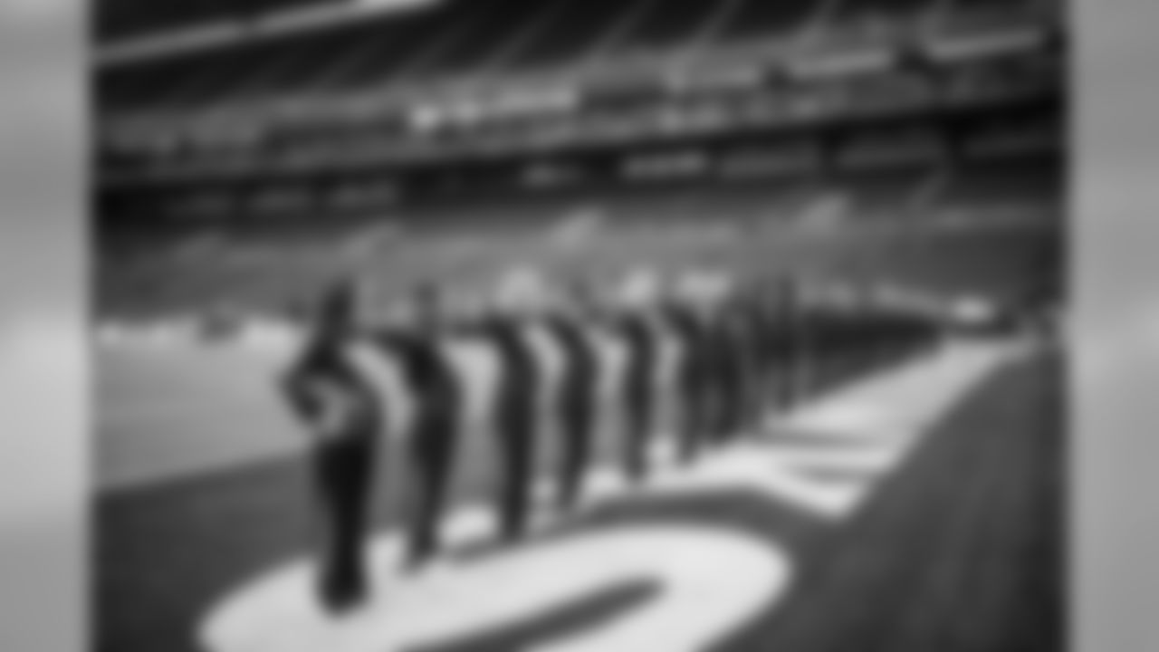 temp20150118_Seahawks_SeaGals_JHG-23.jpg