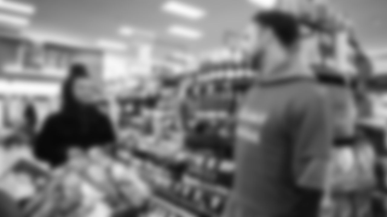 BUYING THANKSGIVING GROCERIES FOR CUSTOMERS AT SAFEWAY-25