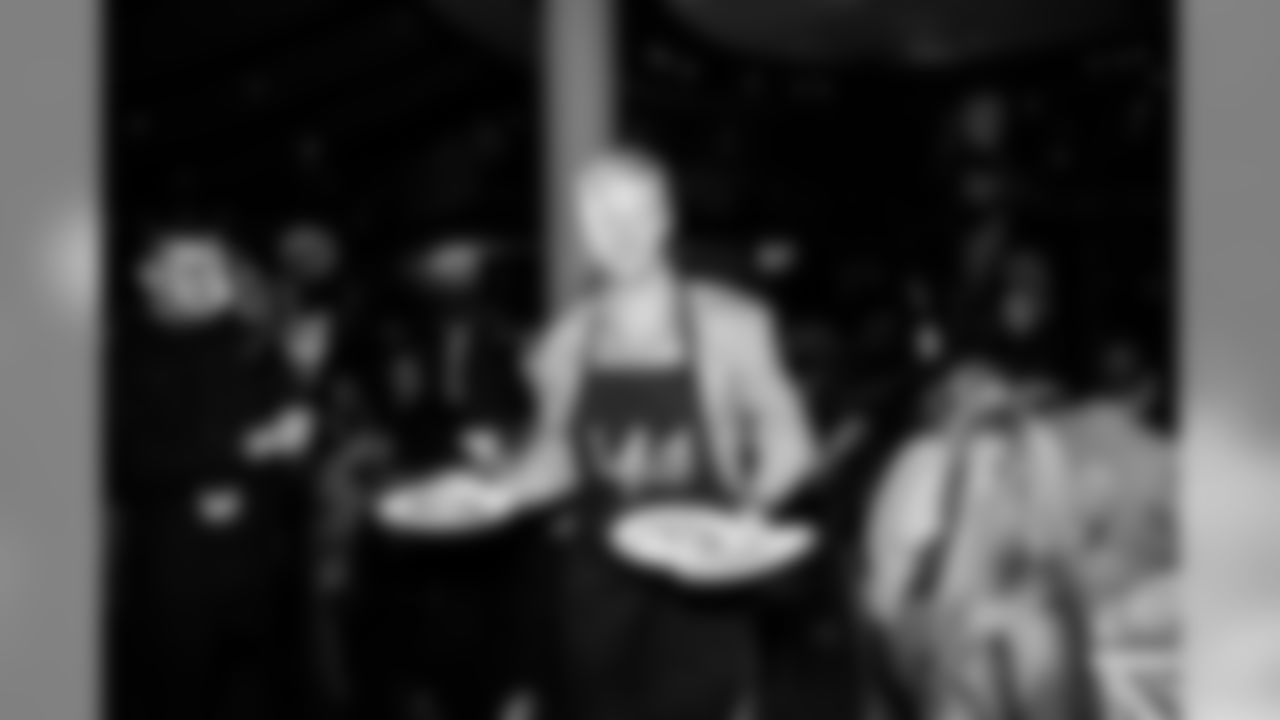 cliff_avril_charity_dining_2017_1294.jpg