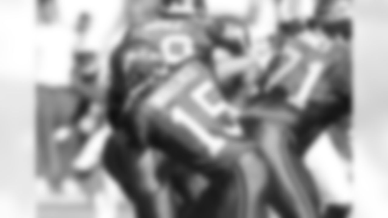 Seneca Wallace in play-action.