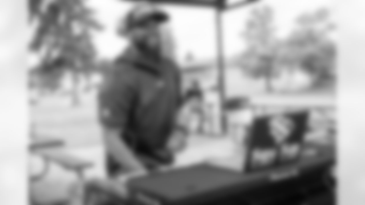 Seahawks-12-Tour-20220617_13-49-10_3916