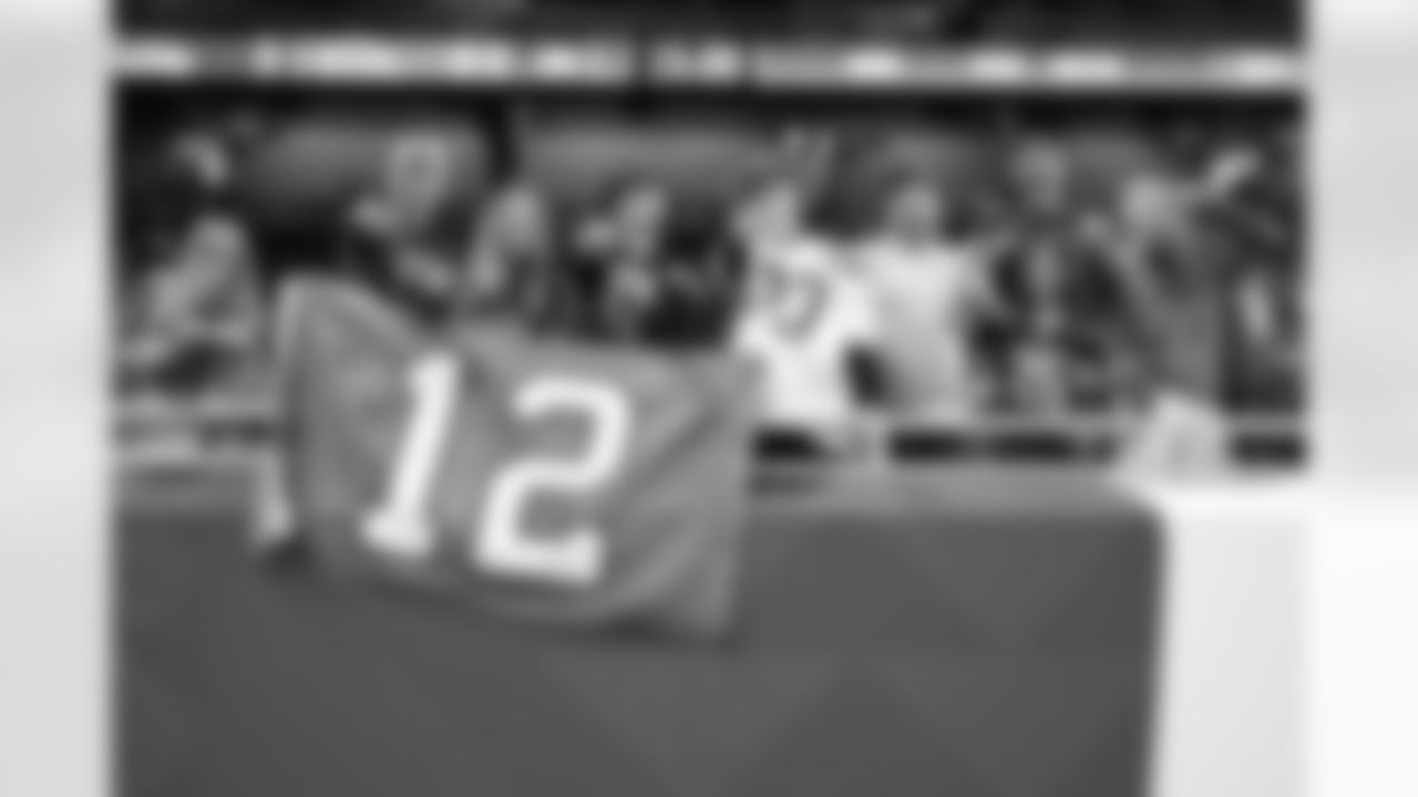 The 12s made the trip to Detroit, MI to support the Seahawks as they look to get their first win of the season.