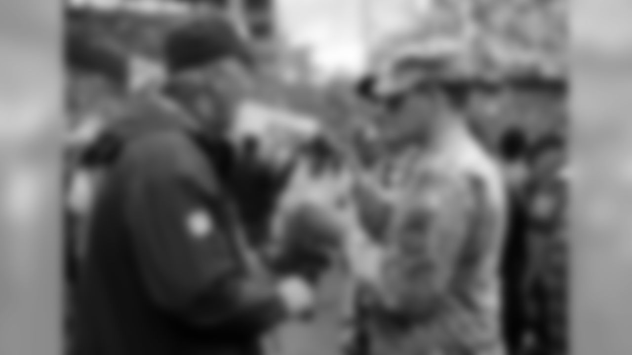 [September 6, 1981]: Bengals 27 – Seahawks 21 Cincinnati Bengals Cris Collinsworth (80) prepares to run a pass pattern during an NFL game against the Seattle Seahawks in Cincinnati on September 6, 1981. The Bengals defeated the Seahawks 27-21. (AP Photo/Chuck Solomon)