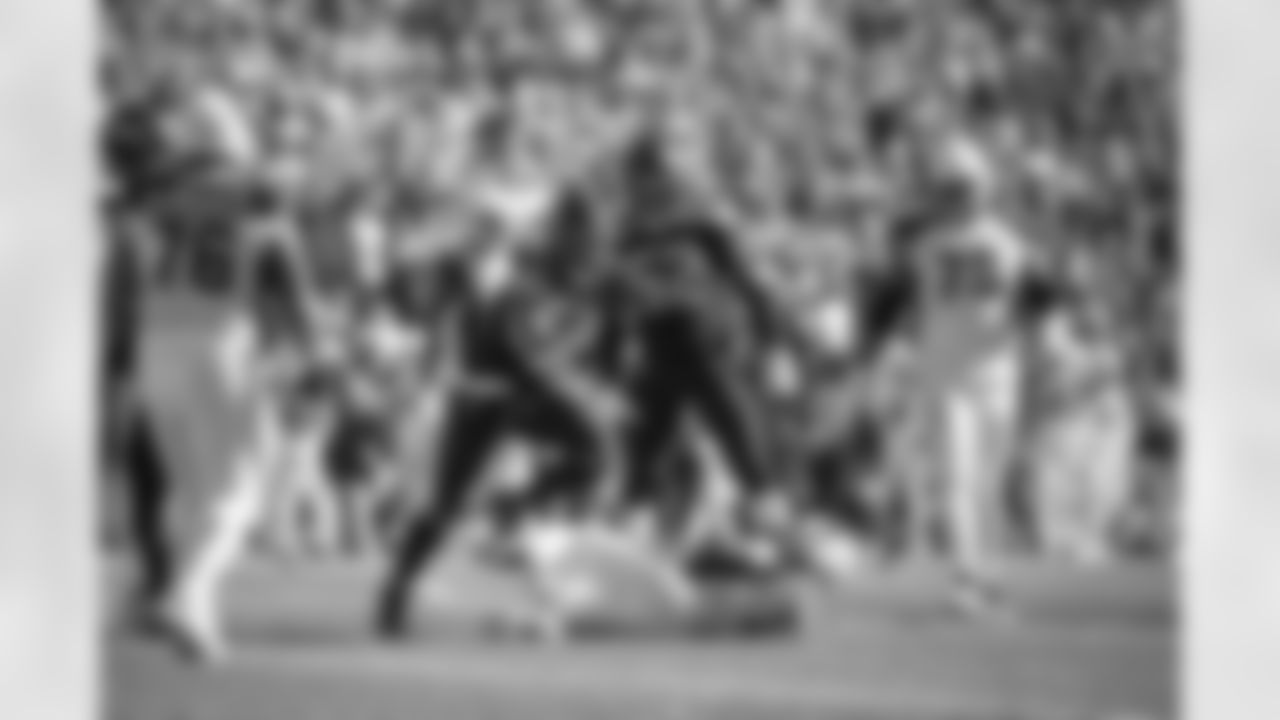 The best photos of Seahawks linebacker Uchenna Nwosu from the 2022 season.