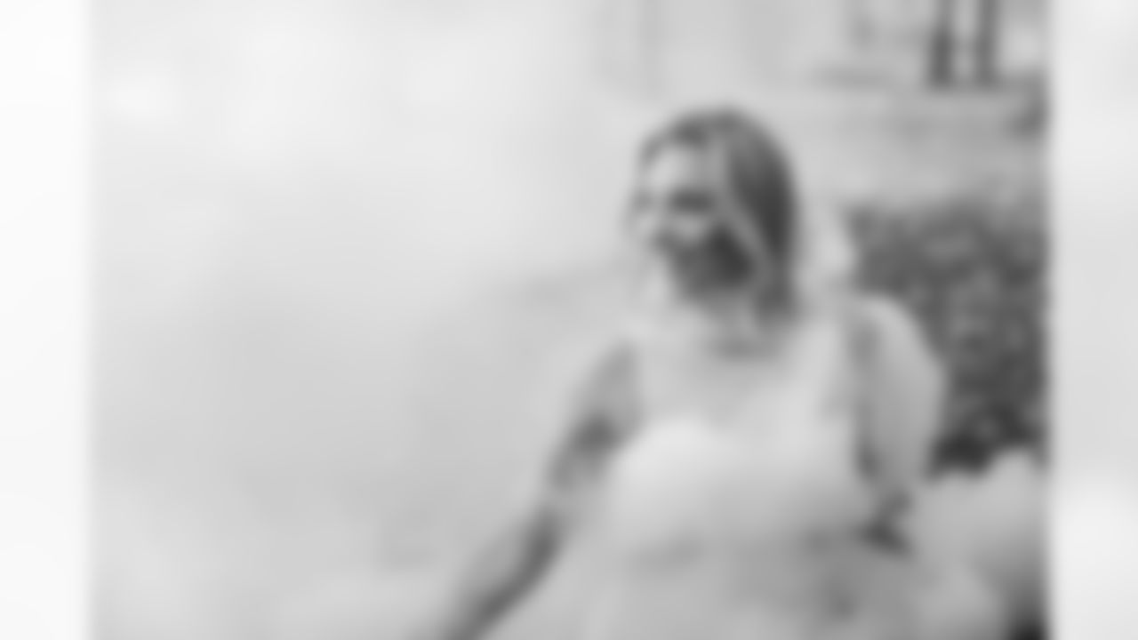 Seahawks_Childhood-Cancer-Caroline_Crucial_Catch_SeaDancers_SP-9