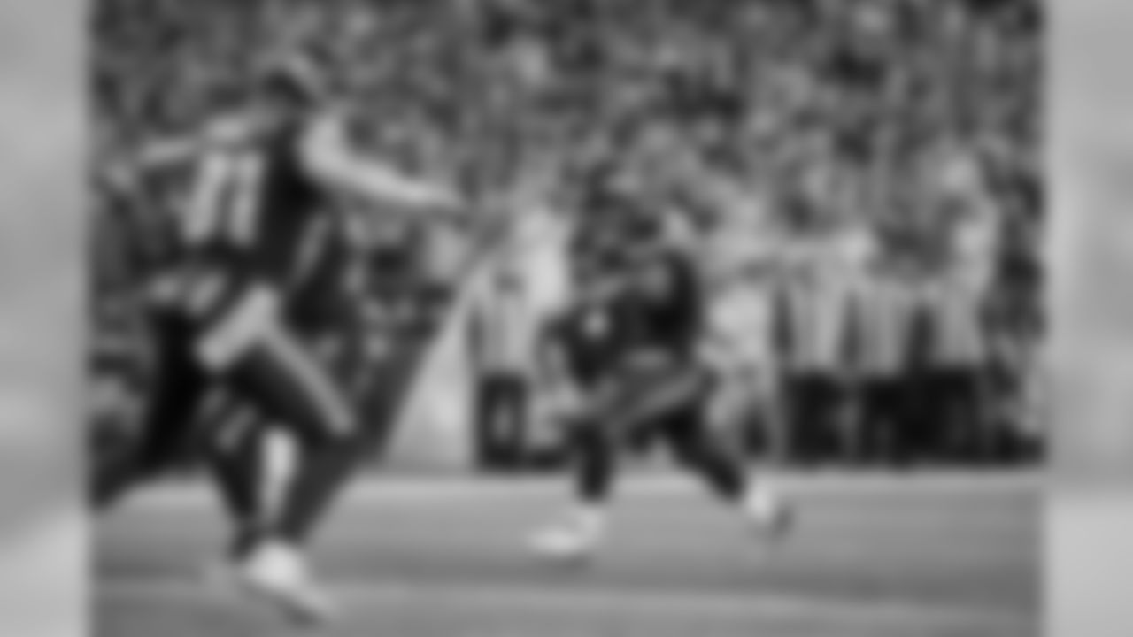 Seattle''s Russell Wilson runs up the middle to score a touchdown in the second quarter.