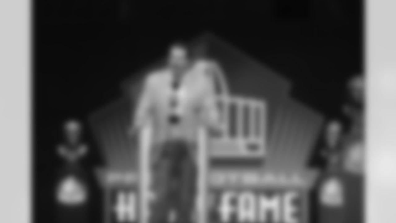 Steve Hutchinson at the podium during the Pro Football Hall of Fame Class of 2020 Enshrinement Ceremony on Saturday, August 7, 2021 in Canton, Ohio. (Aaron Doster/NFL)