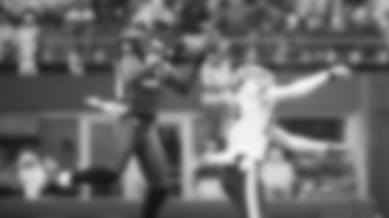 Washington-ThroughTheYears-20111127_14-54-07_rm_2011_1127_SEAHAWKS_WASH_0051