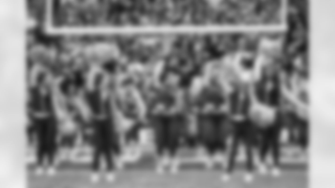 20221127_LVRvsSEA_DANCERS_POTTER-9049