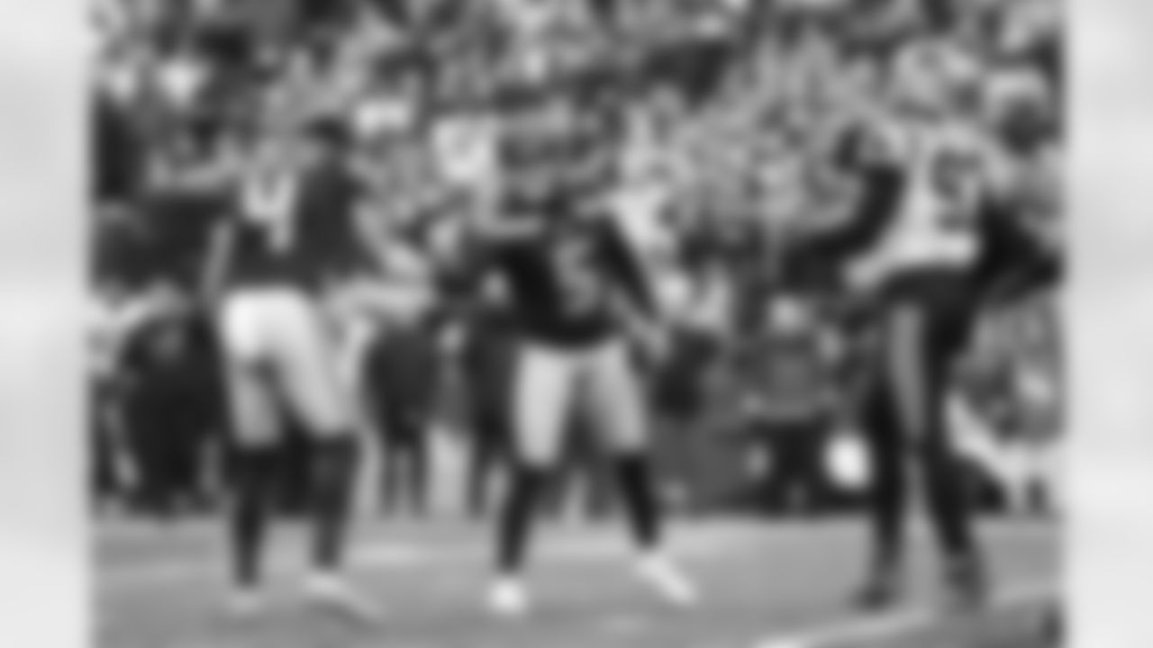 The best photos of Seahawks punter Michael Dickson from the 2022 season.
