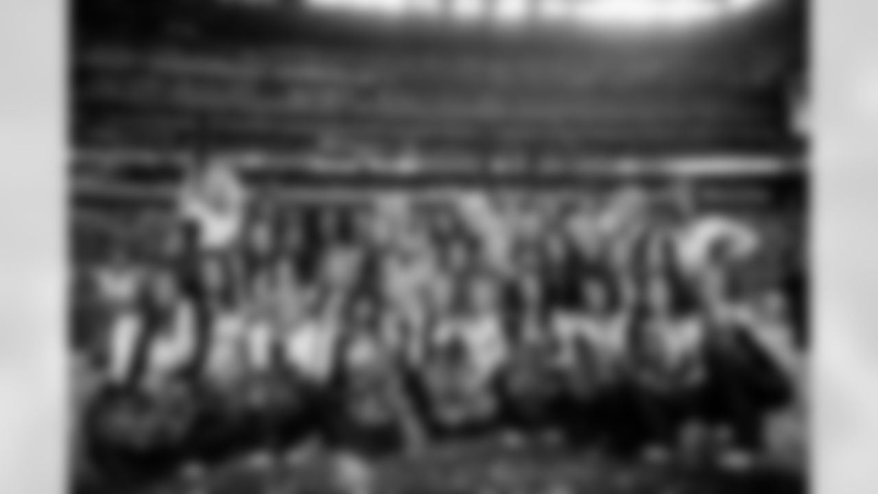 temp02022014_Seahawks_Broncos_Superbowl_SeaGals-60.jpg