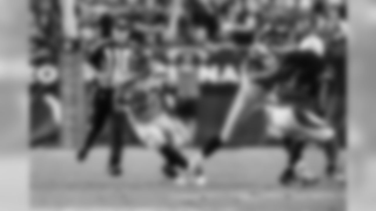 Running back Mike Davis starts off the Seahawks final drive with a 13-yard gain aided by the block of quarterback Russell Wilson.