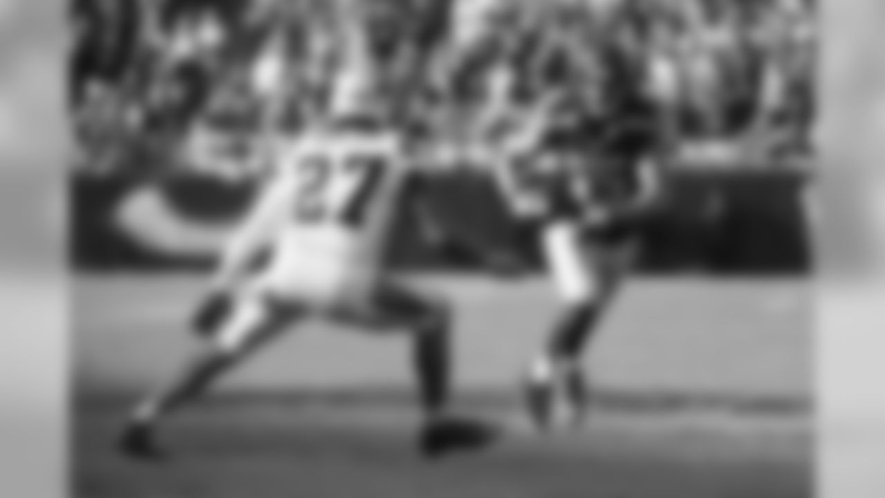 Cornerback Mike Tyson