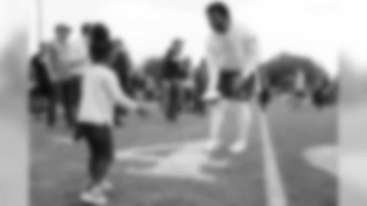 Seattle Seahawks quarterback Russell Wilson (3) with daughter, Sienna, after the NFC practice for the 2020 NFL Pro Bowl football game, Thursday, Jan. 23, 2020 in Orlando, Fla. (Cooper Neill/NFL)