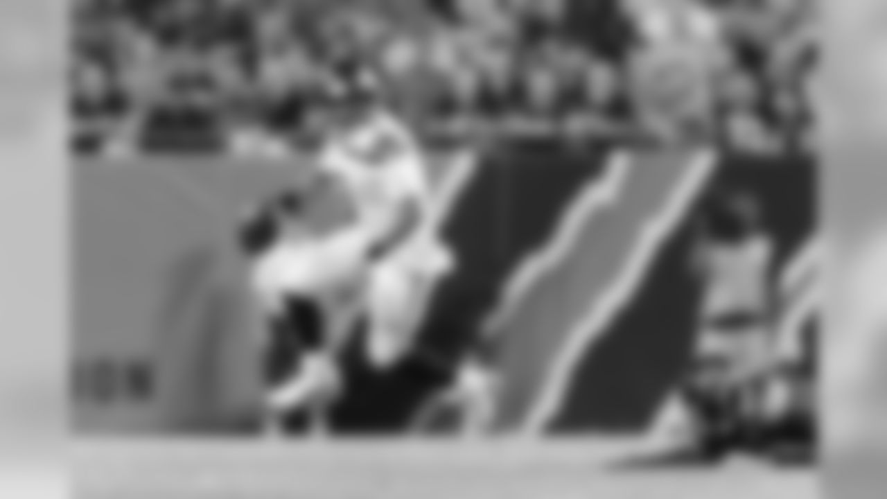 Seahawks quarterback Russell Wilson escapes pressure in the fourth quarter.