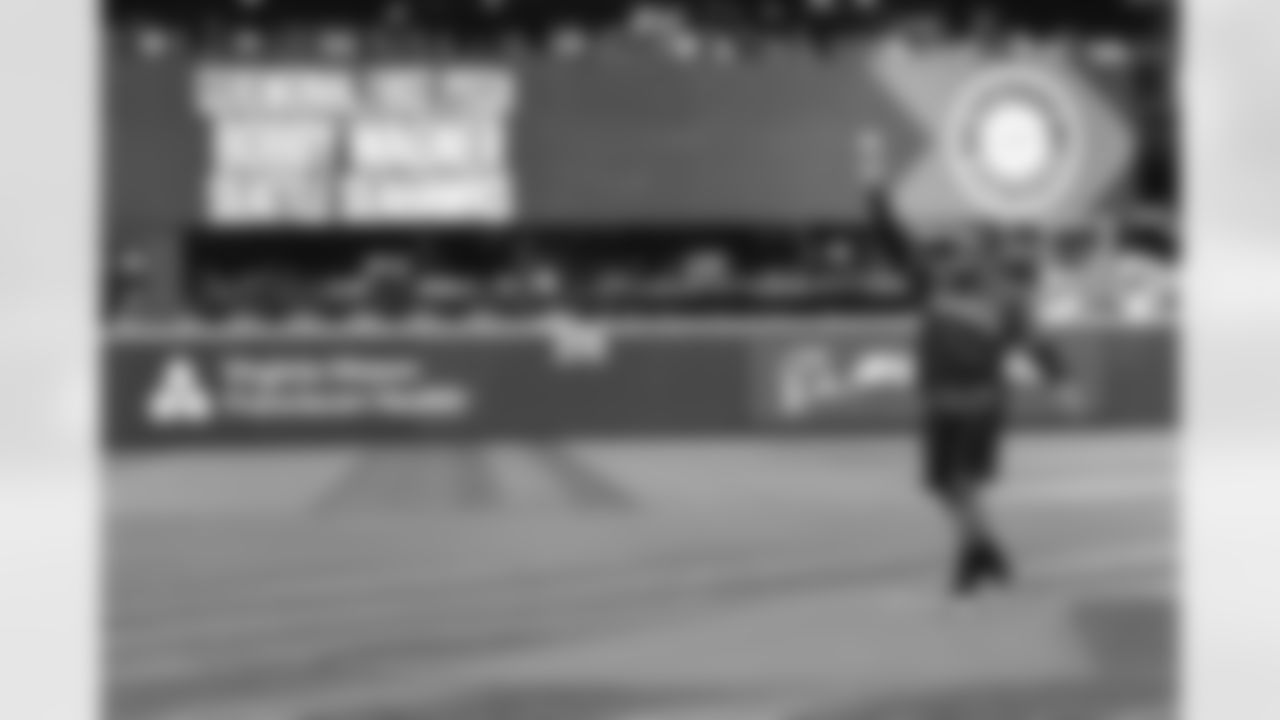 Seahawks linebacker Bobby Wagner throws out the ceremonial first pitch at a Seattle Mariners game on May 6, 2023 at T-Mobile Park.