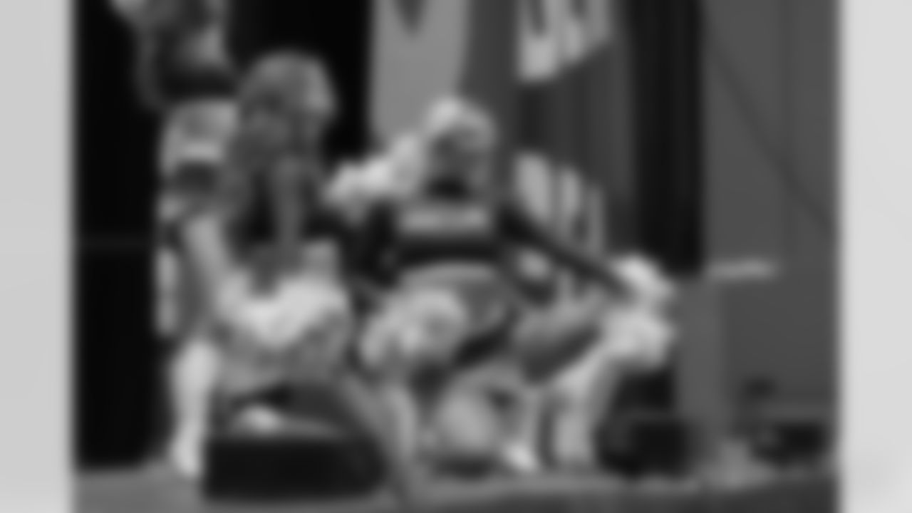 20221211_CARvsSEA_Dancers_POTTER-29