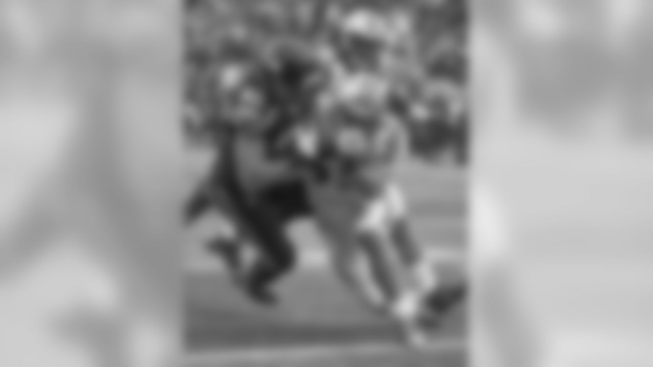 DE Cliff Avril for The Cliff Avril Family Foundation, which aims to increase the awareness of Type 2 diabetes in youth and to encourage healthy living through nutrition and exercise, as well as provide educational support and opportunities to youth in Haiti, along with various community-based organizations in Jacksonville, Seattle and Charlotte.