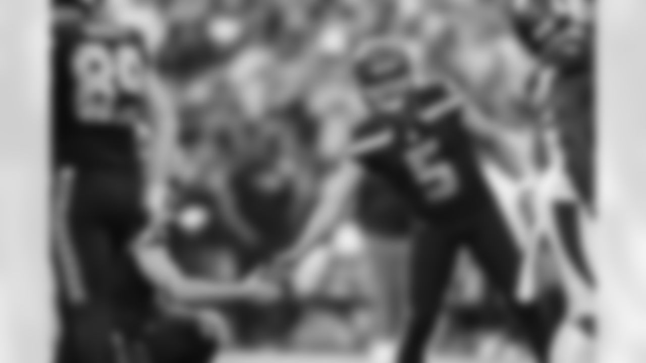 The best photos of Seahawks punter Michael Dickson from the 2022 season.