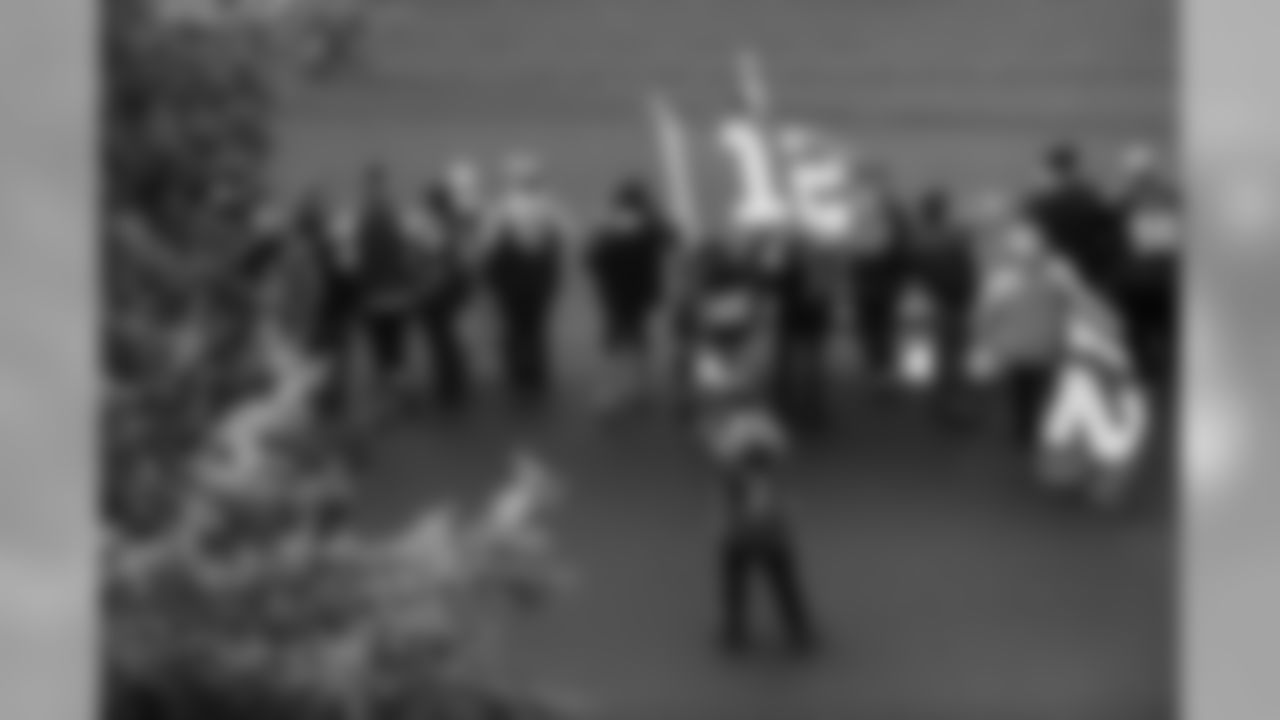 temp01252015_SEAHAWKS_SENDOFF_JHG-10.jpg