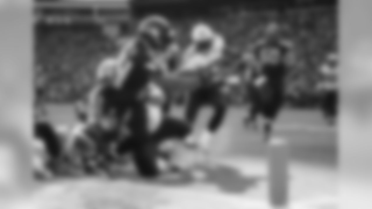 Running back Marshawn Lynch bangs his way towards the end zone in the fourth quarter.