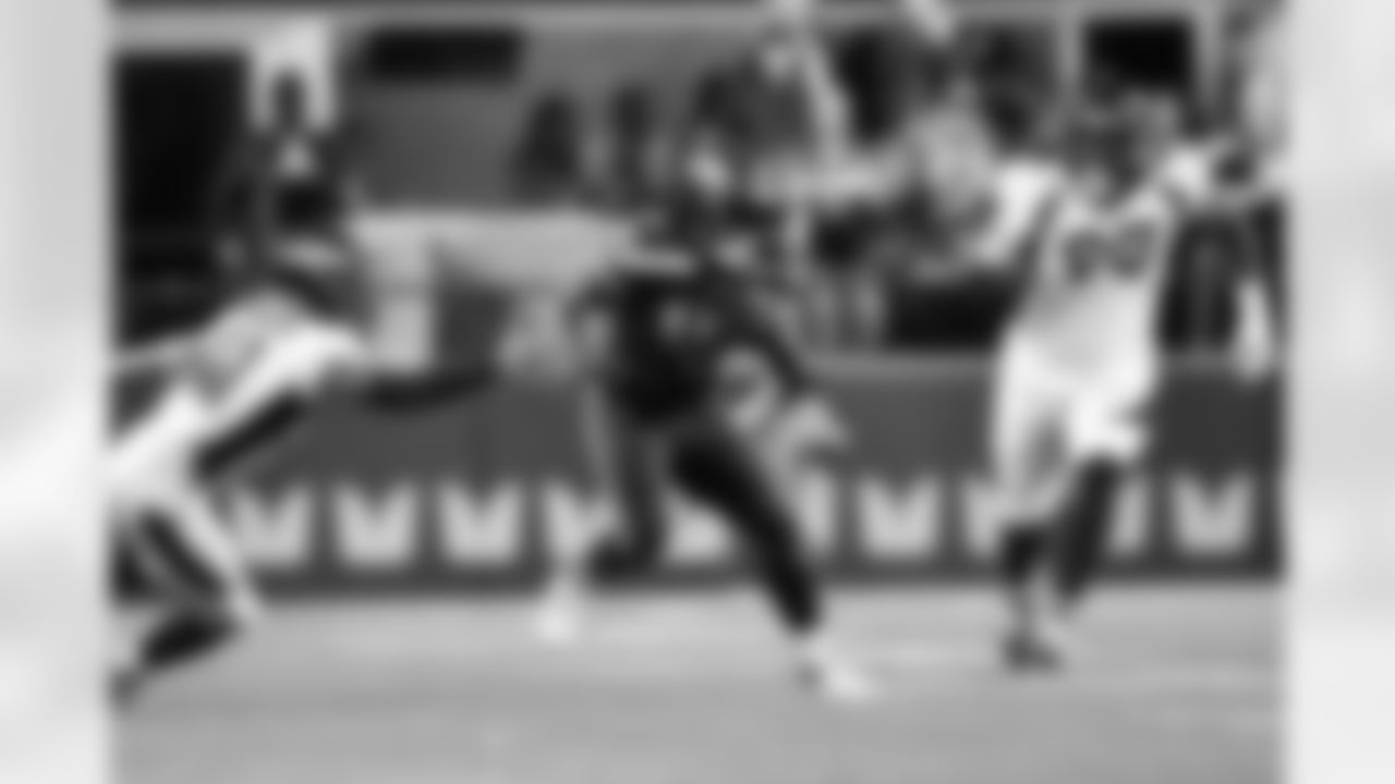 Alex Collins played in 11 games for the Seahawks, starting six of them, and ran for 411 yards and two touchdowns in 2021.
