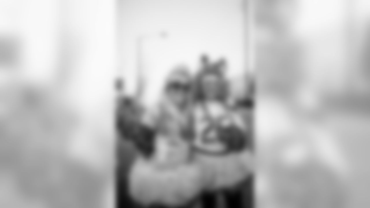 temp01252015_SEAHAWKS_SENDOFF_JHG-40.jpg