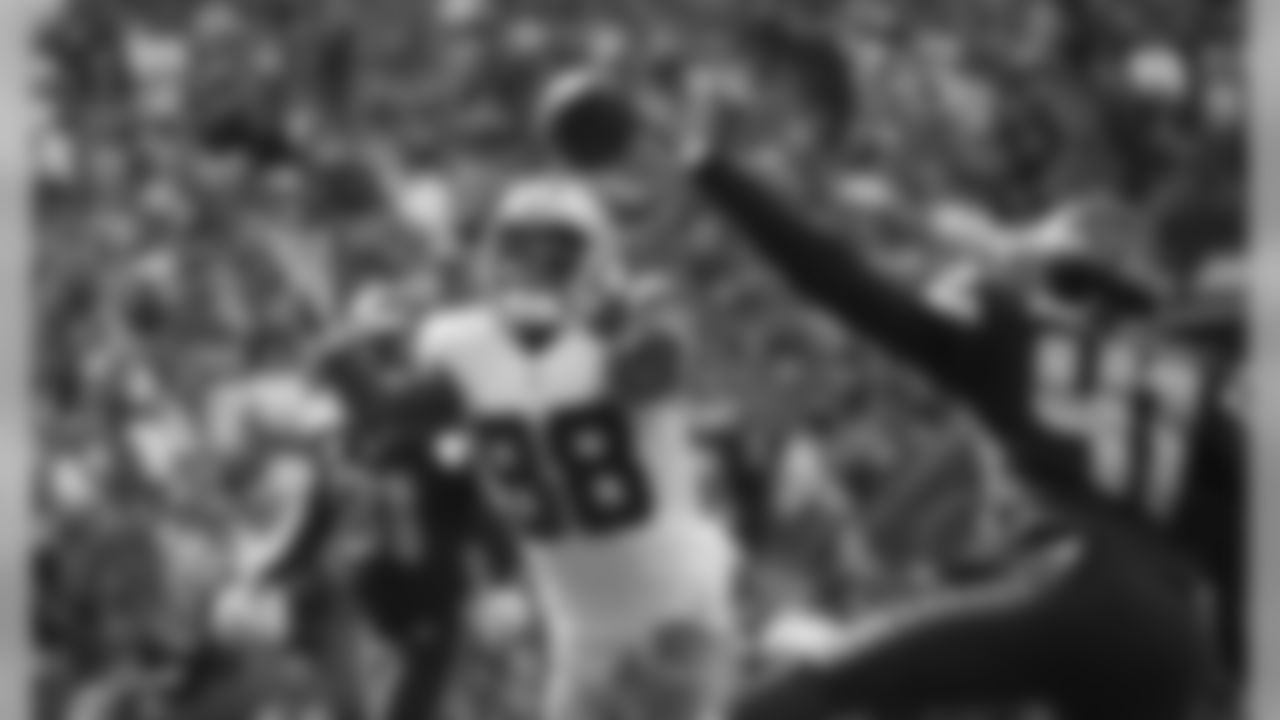 [December 20, 1987]: Seahawks 34 - Bears 21 Chicago Bears quarterback Mike Tomczak (18) throws a pass while being pressured by the Seattle Seahawks defense during an NFL game in Chicago,Ill., Dec. 20, 1987. (AP Photo)