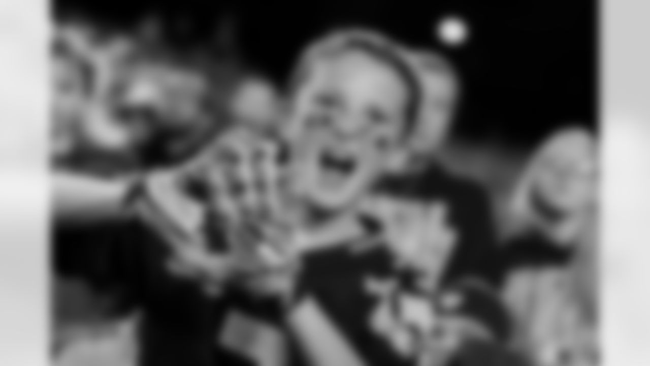 [September 10, 1978]: Steelers 21 – Seahawks 10Steelers Franco Harris (32) gets past Seahawks Bill Gregory (77) for Pittsburgh's third touchdown of the game, Sept. 11, 1978. The Steelers won the game in Pittsburgh, 21-10. (AP Photo/R.C. Greenawalt)