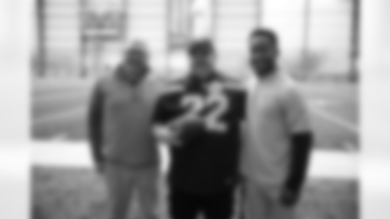 1.28.23_Weintrob_A74_Seahawks_FanOfTheYearVMACTour_0045
