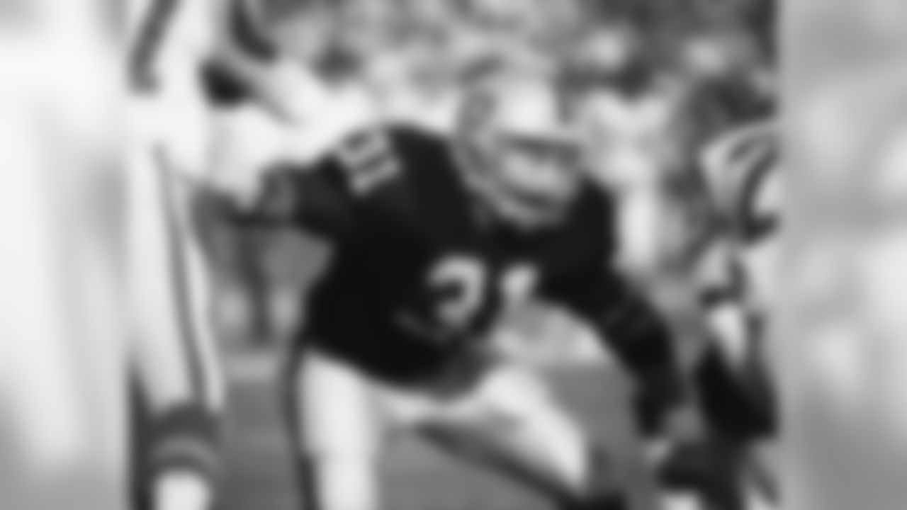 Los Angeles Raiders running back Derrick Jensen (31) blocks on special teams during an NFL game against the Los Angeles Rams in Los Angeles, Dec. 18, 1982. The Raiders defeated the Rams 37-31. (AP Photo/NFL Photos)