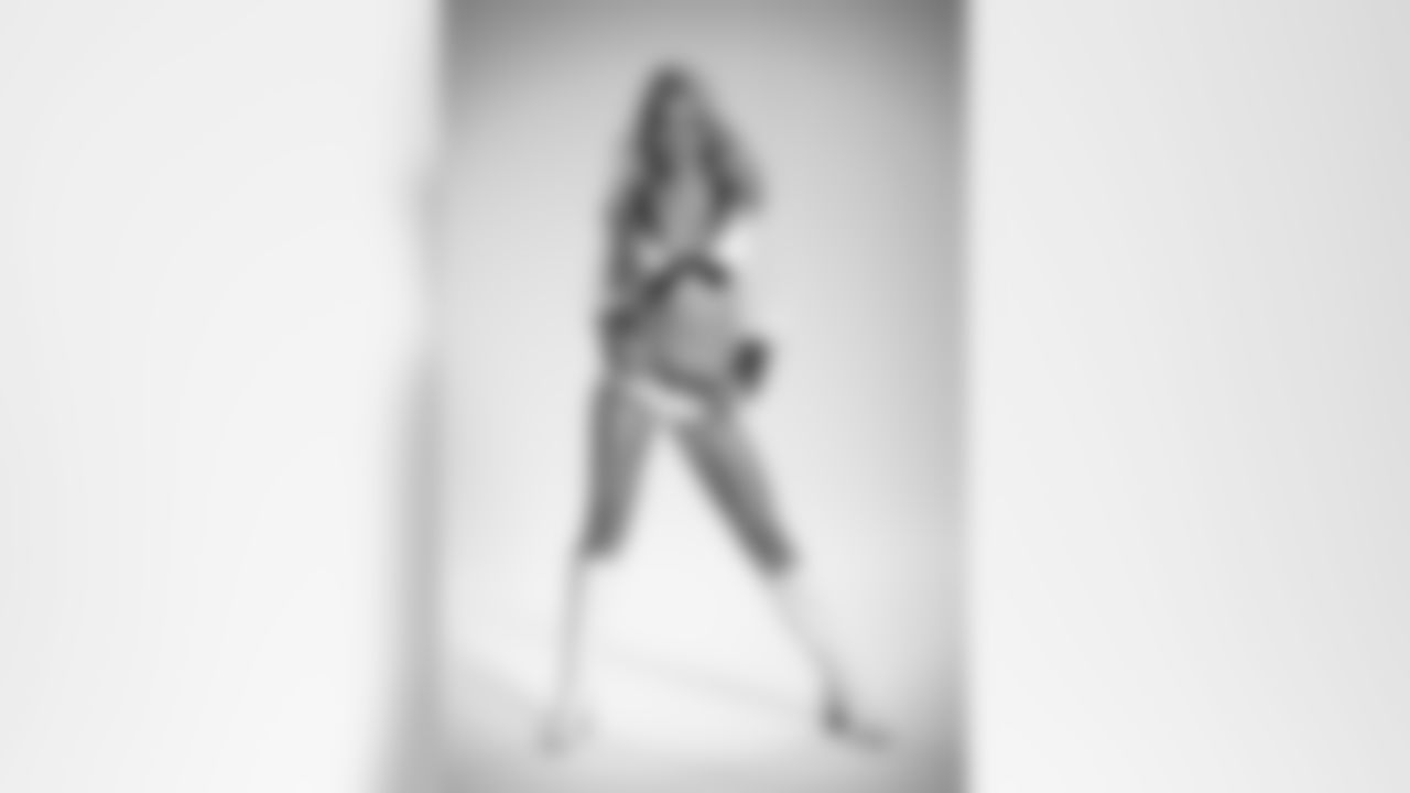 alexis_fullbody.jpg