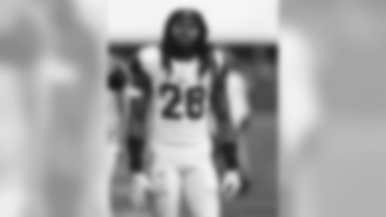 Los Angeles Rams safety Mark Barron (26) looks into the backfield during an NFL game against the Atlanta Falcons on December 11, 2016. The Falcons defeated the Rams 42-14. (Kevin Terrell via AP)