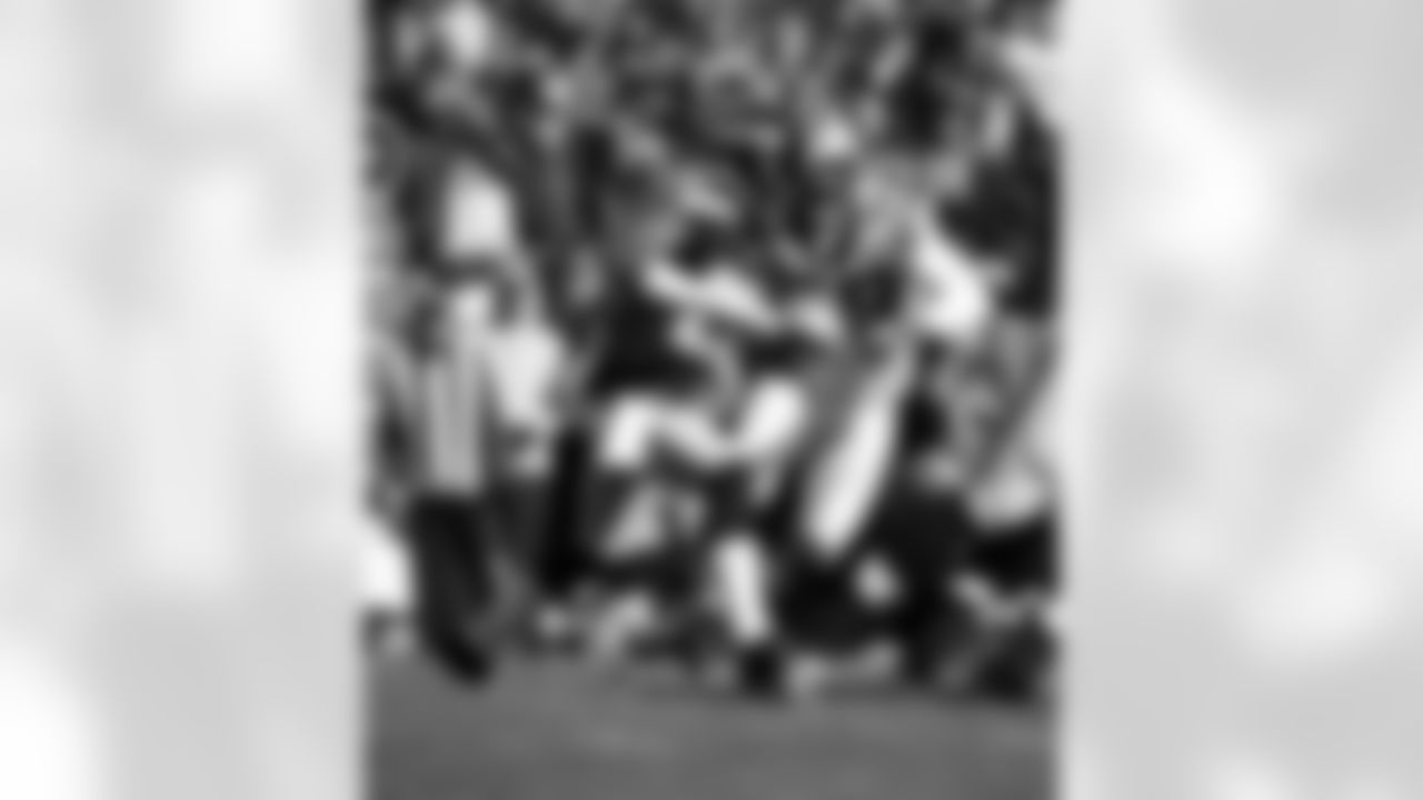 [December 27, 2003]: Seahawks 24- 49ers 17San Francisco 49ers defensive end John Engelberger (95) rushes Seattle Seahawks quarterback Matt Hasselbeck (8) on Saturday, December 27, 2003, in San Francisco, California. The Seahawks defeated the 49ers 24-17. (AP Photo/Al Golub)