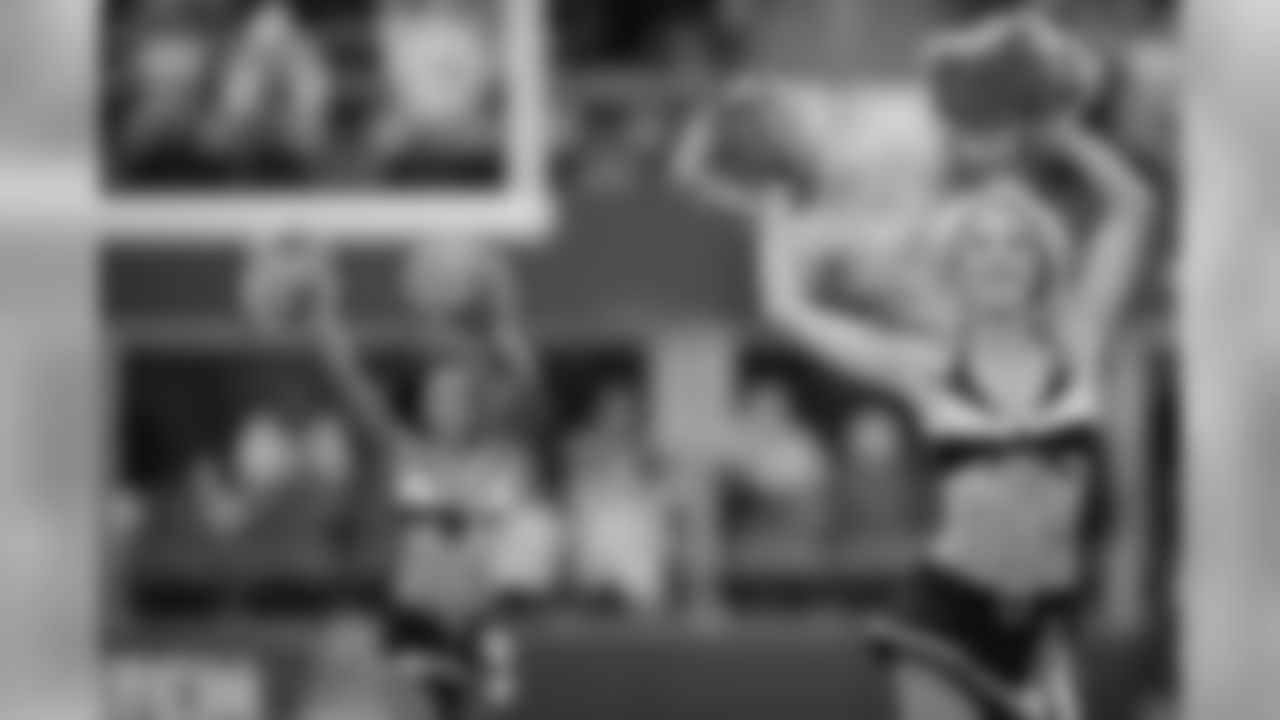 [December 3, 1995]: Seahawks 26 - Eagles 14Philadelphia Eagles quarterback Rodney Peete (9) changes the play at the line as he looks at the Seattle Seahawks defense in the third quarter of Sunday's, Dec. 3, 1995 game in Seattle. Seattle won the game 26-14. (AP Photo/Elaine Thompson)