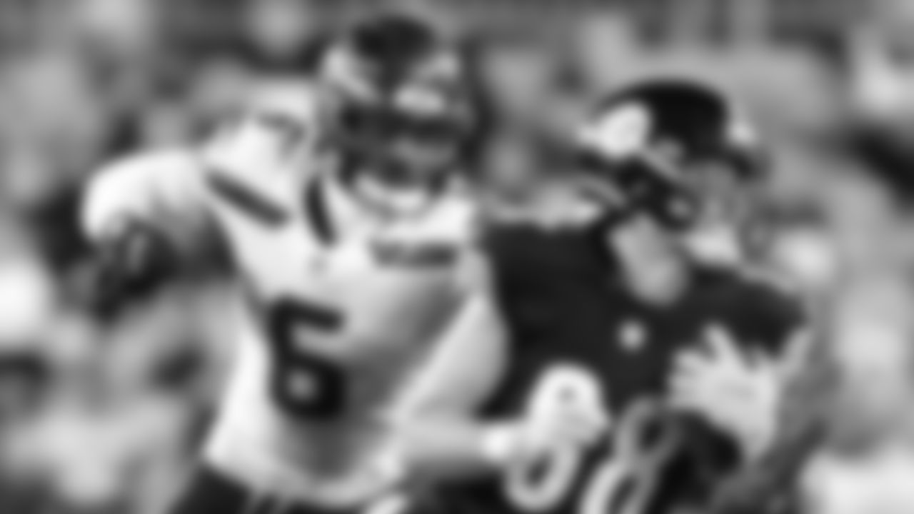 Some of the best photos of Seahawks safety Quandre Diggs from the 2021 season.