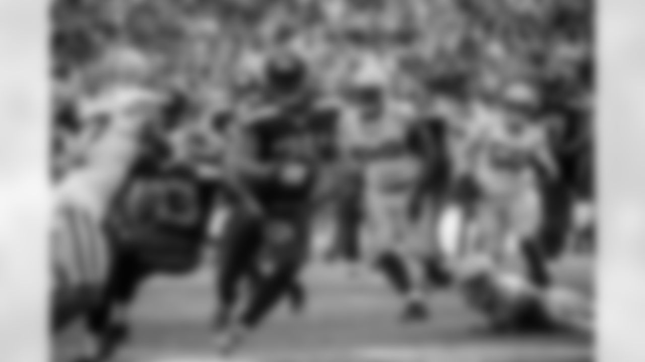Seattle marched down the field and Marshawn Lynch used blocks by Doug Baldwin and Ricardo Lockette downfield to score on a 24-yard run to give the Seahawks a 20-19 lead.