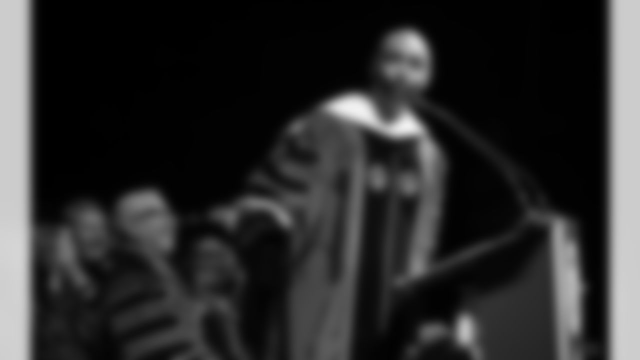 Seahawks legend Doug Baldwin Jr. gives commencement speech at Seattle University's graduation.