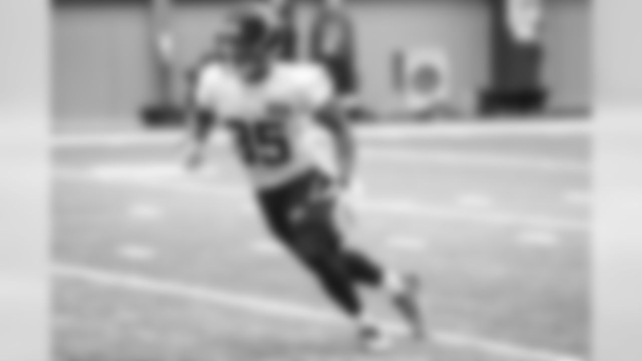 35_deshawn_shead_practice.jpg