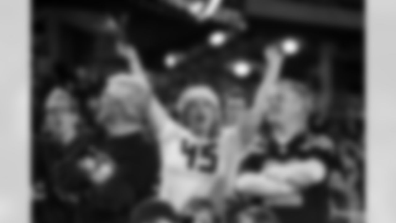 [November 12, 2007]: Seahawks 24 – 49ers 0Kicker Josh Brown #3 of the Seattle Seahawks kicks a PAT against the San Francisco 49ers on Sunday, November 12, 2007 in Seattle, Washington. Seattle won the game 24-0. (AP Photo/Thomas E. Witte) Josh Brown