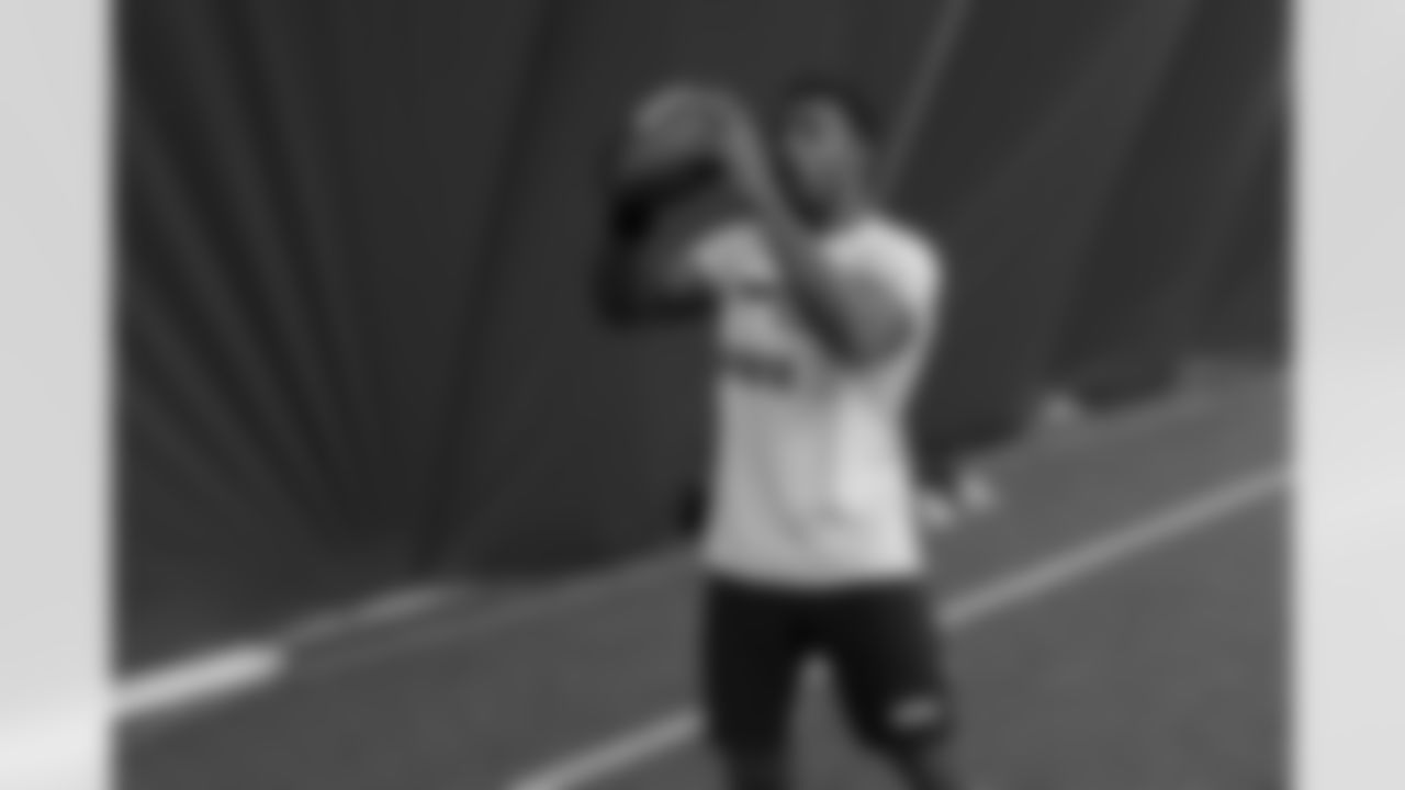 Seahawks-Walk-Thru-Week-14-Texans-20211211_12-18-36_09455