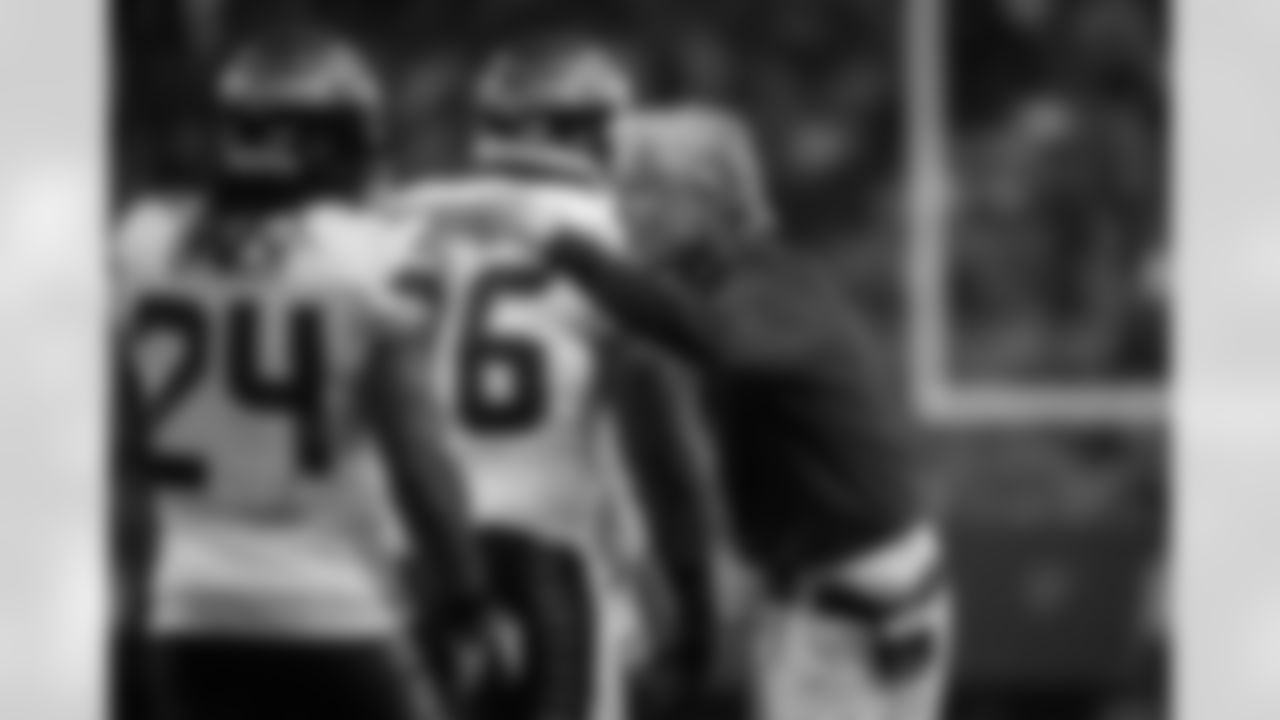 white-navy-uniforms- 20131110_13-35-54_2