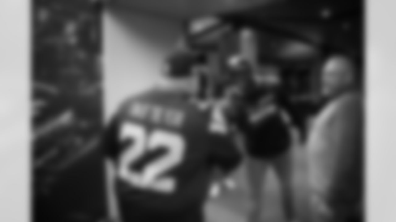 1.28.23_Weintrob_A74_Seahawks_FanOfTheYearVMACTour_0028