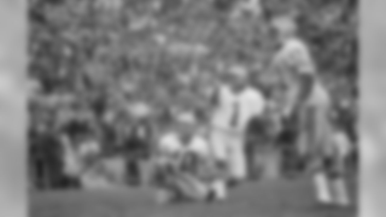 Seattle Seahawks Jim Zorn and kicker Efren Herrera (1) watch as the winning field goal goes through the crossbars in the last three seconds of play in game with Oakland Raiders in Oakland, Calif., Nov. 26, 1978. The kick was good for 46 yards and provided Seattle with 17-16 margin of victory. (AP Photo/Paul Sakuma)