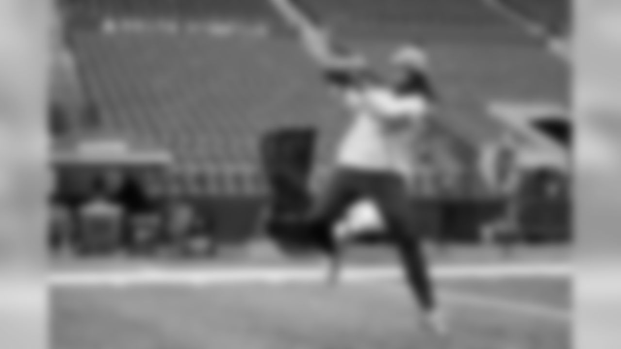 Linebacker Shaquem Griffin warms up during early pregame.