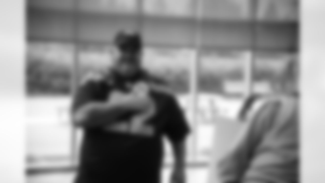 1.28.23_Weintrob_A74_Seahawks_FanOfTheYearVMACTour_0003
