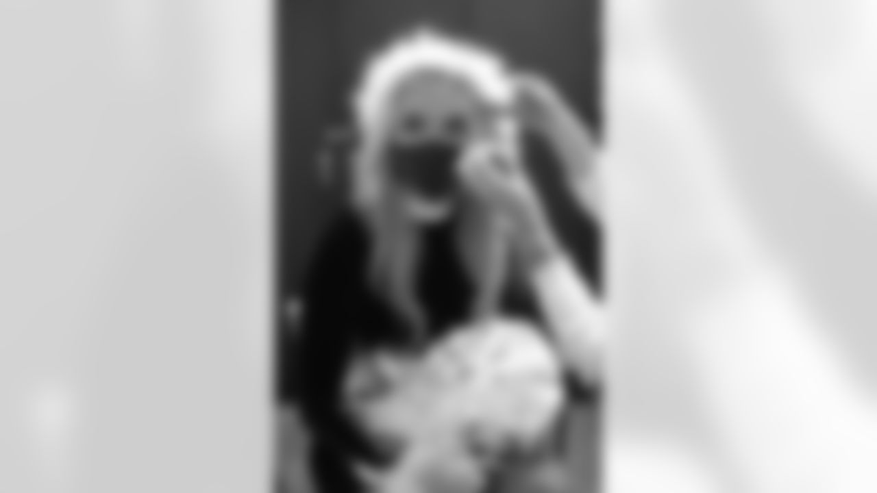 Seahawks-Dancers-DOTD-Angel-202112051201213563