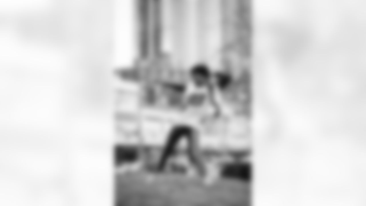 201106-dancers-avery-action-01