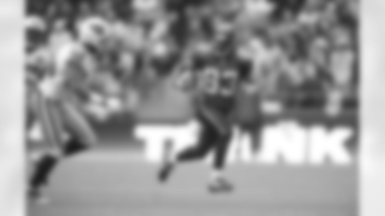 Wide receiver Deion Branch