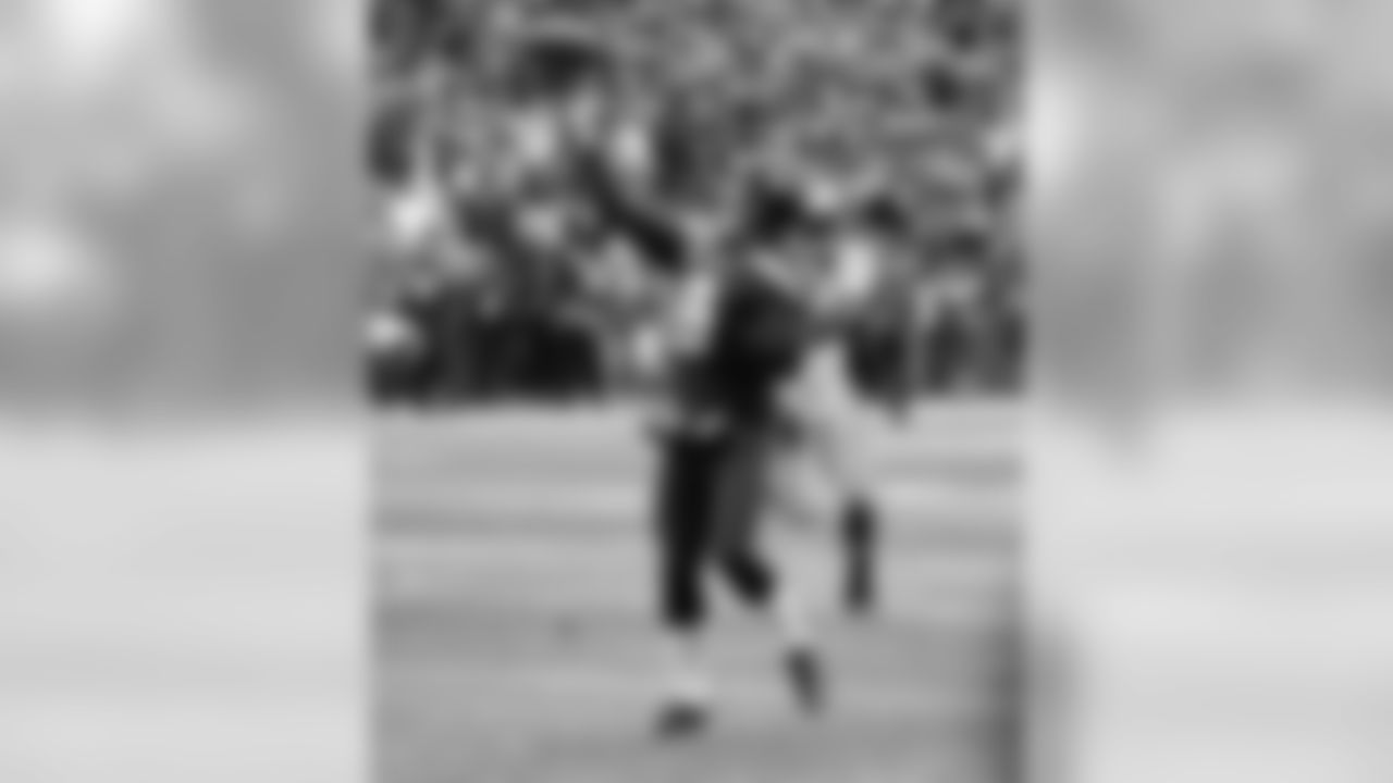 Seahawks punter Jon Ryan executes a fake field goal against the Packers, finding Garry Gilliam in the end zone during the NFC Championship game.